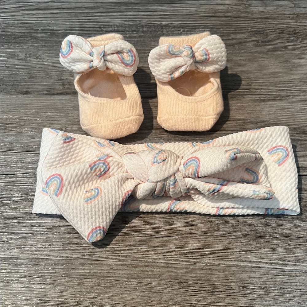 Adorable Baby Headband and Booties Set